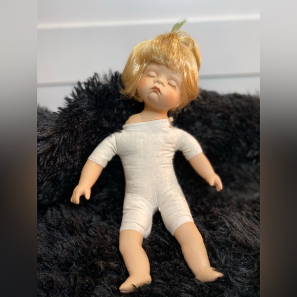 Geppeddo Pink Floral Porcelain Doll 12" Collectible Like New - Picture 7 of 8